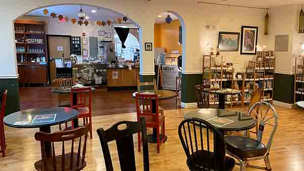 rooted-cafe-dining-room